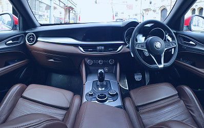 File:Alfa Romeo Stelvio Interior.jpg - Wikimedia Commons